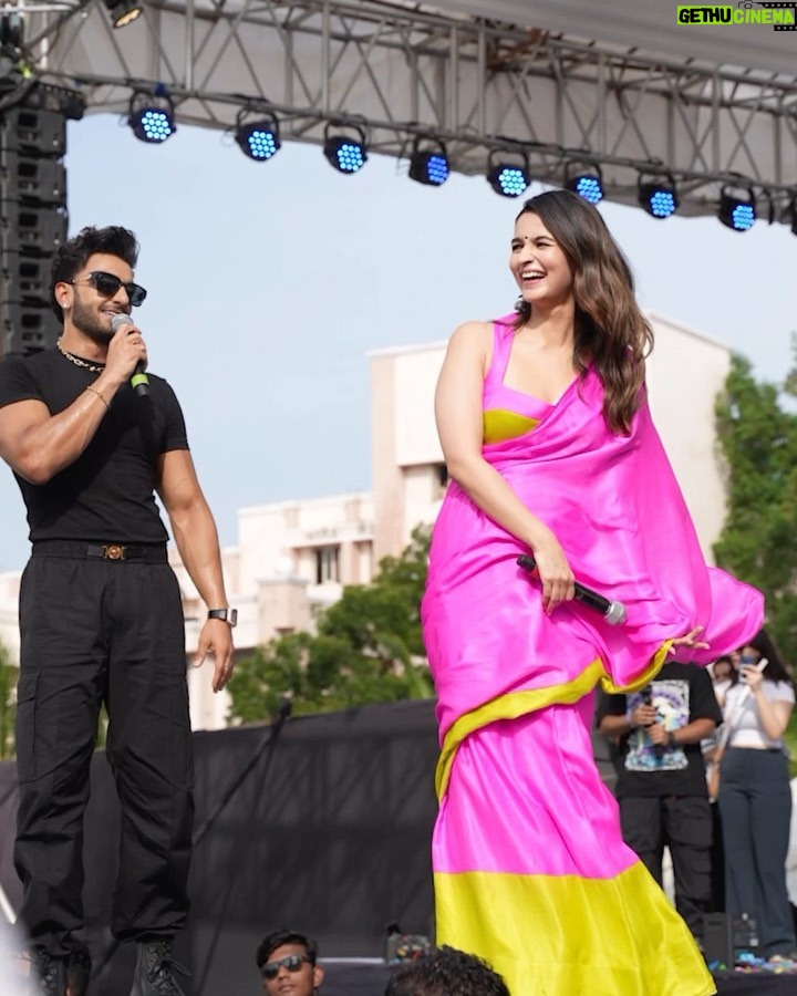 Alia Bhatt Instagram - and so it begins… #RockyAurRaniKiiPremKahaani in Vadodara 💕