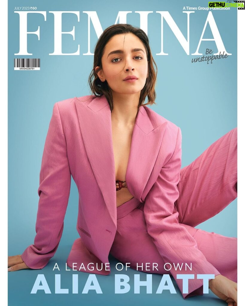 Alia Bhatt Instagram - Alia Bhatt is a rare talent, and that’s a fact. She’s also very much at the centre of her own narrative. On screen, she inhabits characters like second skin — in films as diverse as Highway, Raazi, Gully Boy and Gangubai Kathiawadi. Off it, she’s a new mum, newly-minted global house ambassador of Gucci, new on the Met Gala carpet (a debut she aced again.) A decade into her career and she’s still surprising us! With her, you just have to sit back and let her do what she does best — her own thing. What a time to be in the orbit of Alia Bhatt! Editor: @missmuttoo Photographer: @nishanth.radhakrishnan (@featartists) Art Director: @bendivishan Styling: @priyankarkapadia Makeup: @puneetbsaini Hair: @mikedesir (@animacreatives) Blazer, Trousers and Sequin Bralette: @balestra_official Styling Assistants: @naheedee, @humairalakdawala Hospitality Partner: @taftoonmumbai Alia’s PR Agency: @hypenq_pr #AliaBhatt #ALeagueOfHerOwn #FeminaJulyIssue #FeminaIndia #FeminaCover #Bollywood #BollywoodCeleb #JulyCover