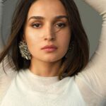 Alia Bhatt Instagram - 🖤🤍 @voguethailand @thomaswhiteside @mrfabioimmediato @fionastiles @marktownsend1 @nails_by_yoko @scharbz @wiwanwo @gucci