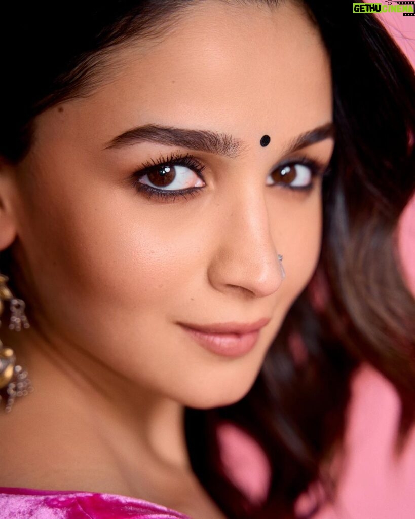 Alia Bhatt Instagram - Everything रानी pink 💕