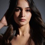 Alia Bhatt Instagram - Rocky aur Rani ki kal shaam ki kahaani✨ Swipe to see how the kaahani ended😬 #RockyAurRaniKiiPremKahaani in cinemas on July 28!