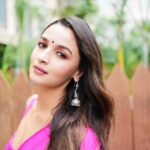 Alia Bhatt Instagram – and so it begins… #RockyAurRaniKiiPremKahaani in Vadodara 💕