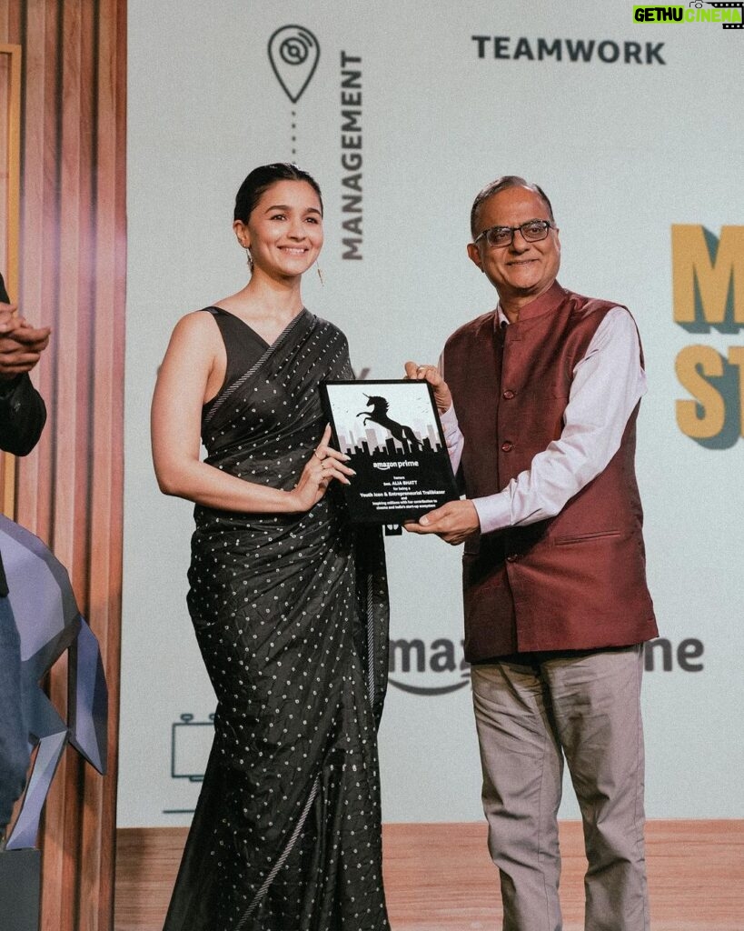 Alia Bhatt Instagram - Made a quick trip to दिल्ली and spoke from my दिल to support #MissionStartAbOnPrime 🤍 @primevideoin Many thanks to Principal Scientific Advisor, Govt of India, Ajay Kumar Sood ji for his support of this initiative to discover grassroots entrepreneurs in India