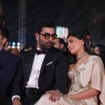 Alia Bhatt Instagram - સરસ night at @filmfare 🫶🏻✨🖤 P.S. this one’s for the entire team #RRKPK 🥳 @ranveersingh @aapkadharam #JayaBachchan @azmishabana18 @totaroychoudhury @utterlychurni @kshiteejog #AamirBashir @namitdas @anjalidineshanand Director - @karanjohar Story & Screenplay - @_ishita_moitra_ @shashankkhaitan @gogoroy Dialogue - @_ishita_moitra_ Producers - #HirooJohar @karanjohar @apoorva1972 Co-Producer - @somenmishra EP - Sumit Chawla Production company - @dharmamovies @viacom18studios DOP - @manushnandandop Costume - @manishmalhotra05 @ekalakhani Editor - @baidnitin Production designer - @amritamahalnakai Music composer - @ipritamofficial Lyricist - @amitabhbhattacharyaofficial Music label - @saregama_official Sound Design - @sohelsanwari AD team - @shaunagautam @varun_lalwani @ayaan.ahmad_09 @simrangursahani @mohitchandora @veerpinto @juniorjethu @reyhan.rattonsey @sanajnaval @tann.v @______iak______ @shivr @rahil.badhwar Marketing - @kadamsid13 @tjwalebabu @ayushii17 PR - @hypenq_pr Best team- @grish1234 @vaishalib2907 @mickeycontractor @flavienheldt @amolchalke88 @yusuf_911 @nsurender421 @suniltalekar1977