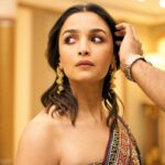 Alia Bhatt Instagram - To a night of culture, honour & cinema 🫶🏼✨ @turkialalshik @rredfilms @thebushramahdi