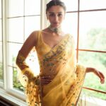 Alia Bhatt Instagram – Yellow there 👋🌼☀️