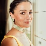 Alia Bhatt Instagram - Yellow there 👋🌼☀️