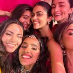 Alia Bhatt Instagram - दुल्हन के यार और ढेर सारा प्यार 💕🫶🏻