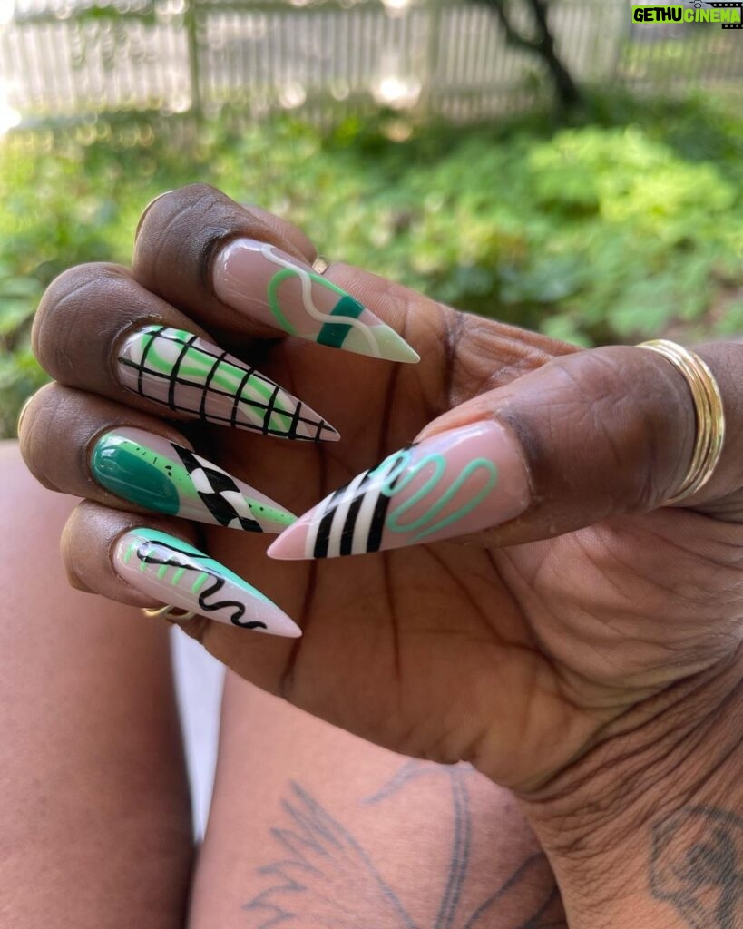 Alicia Garza Instagram - Always gotta slide through when I’m in town and let these nails get done proper … thank you @nail.it.good you be killin em!
