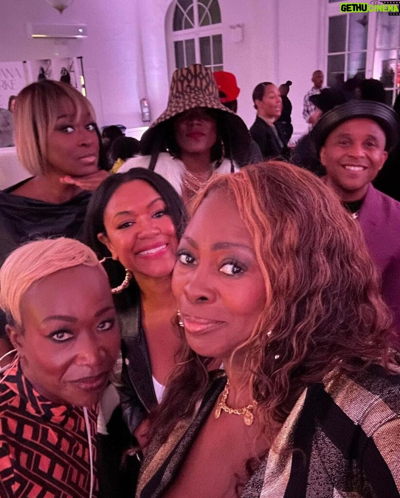 Alicia Garza Instagram - Went into FULL auntie mode in honor of our sister @taranajaneen who put out the call for Bronx and Bougie — so Garza answered because when Tarana says “let’s go” you say “yes ma’am grabbing my bamboo earrings at least two pair.” Of course I ain’t took none of my own photos so there’s that — but mobbin with the crew makes it even more special. Sis, we are so proud of you and we circle you with light and blessings EVERYDAY just as you have done for us. May this trip around the sun be the best one yet!
