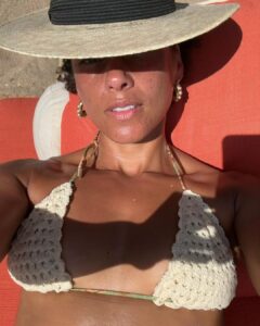 Alicia Keys Instagram - Dear sun, dear moon, dear love of my life and everyone who sent beautiful prayers and wishes my way… I’m full of love; grateful beyond words🙏🏾🙏🏾