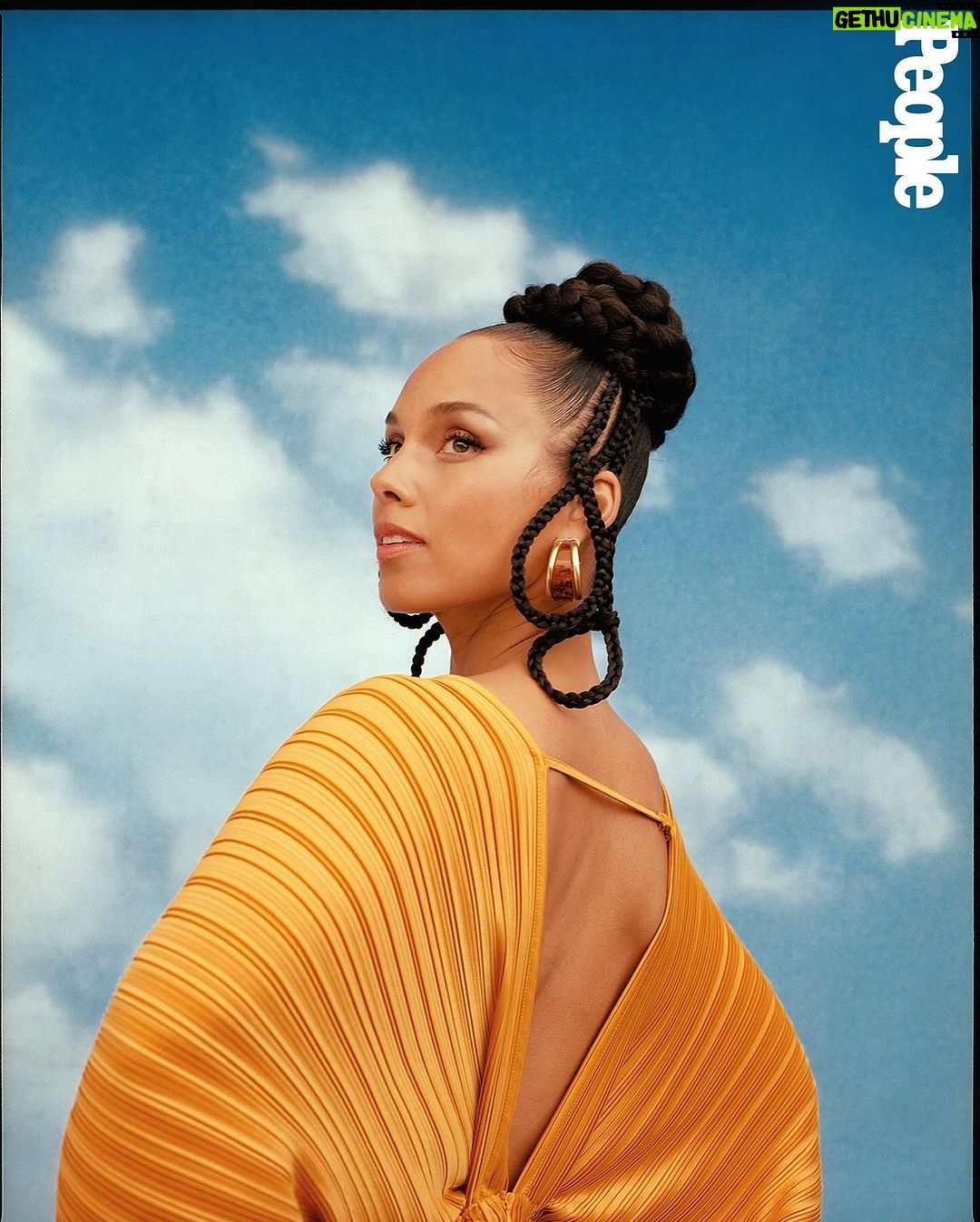 Alicia Keys Instagram - Beauty is a word that we associate with a physical presence, but I think that beauty is actually your spirit. It’s what you can’t see that makes you so beautiful. It’s that nurturing energy. It’s that loving attention, that empathy. That, to me, is what beauty is. And the most beautiful people I know are those kinds of people💜💜💜 Big love @People @Keyssoulcare ✨✨✨✨