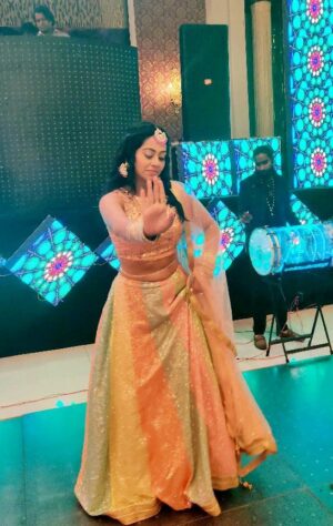 Alika Nair Instagram - Happy Janmashtami All 🙏 .... 
 ..... 
#dahihandi
#rainyday 
#anchor 
#punjabi_tadka 
#grooving 
#actorslife 
#sametimesamejagah 
#sametimesameplace