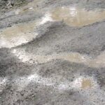Alika Nair Instagram - Mumbai #Arey #roads #goregaon , behana @akshikanair tere Ghar aane ke liye dekh kitne Gadhdho ko taap kar aana padhta hain 😀😂 Aarey Milk Colony