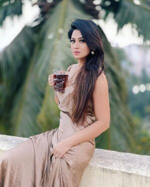 Alika Nair Instagram - Koi Si 🤎

#trendingreels #loveyourself