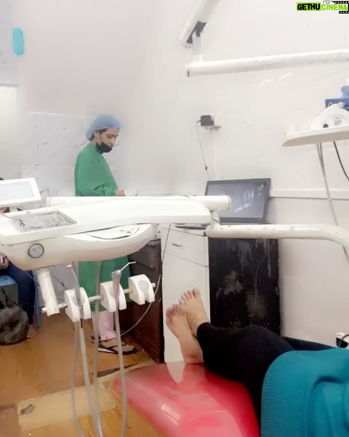 Alika Nair Instagram - Fractured Tooth 🦷 #hateyou #pain #removing My Wisdom tooth #rootcanaltreatment #caping #done #hate #hate & #hate you #pain ab bus bahaut hua.
