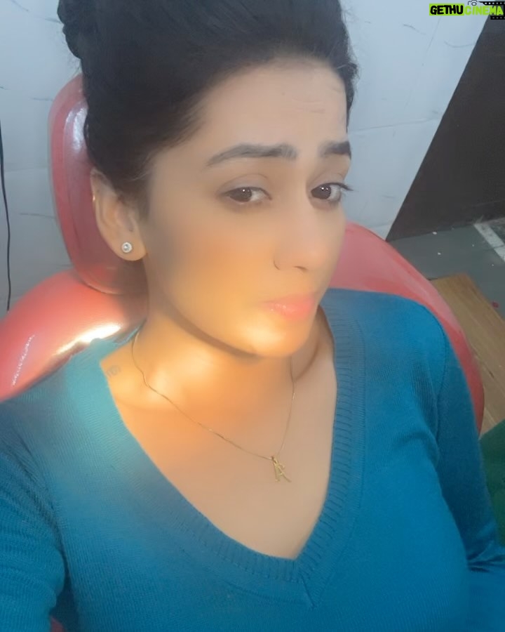 Alika Nair Instagram - Fractured Tooth 🦷 #hateyou #pain #removing My Wisdom tooth #rootcanaltreatment #caping #done #hate #hate & #hate you #pain ab bus bahaut hua.