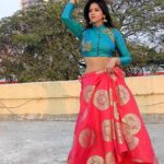 Alika Nair Instagram - जिंदगी शिकायतें लेकर पीछे पड़ी हैं और मेरा हौसला मुस्कुराने के जिद्द पर अड़ा है ! #goodmorning #goodtimes #goodvibes Thank You So Much Frndz / guys @nehass_international_makkeover @komal.shrivastava25 @jiya_rao_8 @nehass_international_makkeover for the amazing day #inclusive #makeup #photography #location #angles #masti too Mumbai, Maharashtra