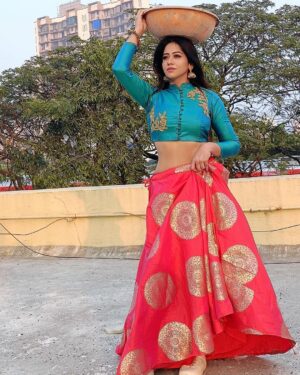 Alika Nair Instagram - जिंदगी शिकायतें लेकर पीछे पड़ी हैं और मेरा हौसला मुस्कुराने के जिद्द पर अड़ा है !  #goodmorning #goodtimes #goodvibes  Thank You So Much Frndz / guys @nehass_international_makkeover @komal.shrivastava25 @jiya_rao_8 @nehass_international_makkeover for the amazing day #inclusive #makeup #photography #location #angles #masti too