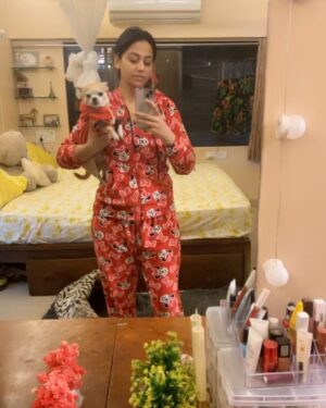 Alika Nair Instagram - Google And Mummy #twinning #redvelvet #Mummy #Loves #Google 🐕🐾