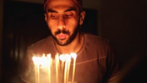 Alireza Jafari Instagram - امسال اولین تولدم بود که آرزوی شخصی نکردم
آرزویی که کردم...
سلامتی_ برکت_ عشق  برای هممون بود برای همه❤