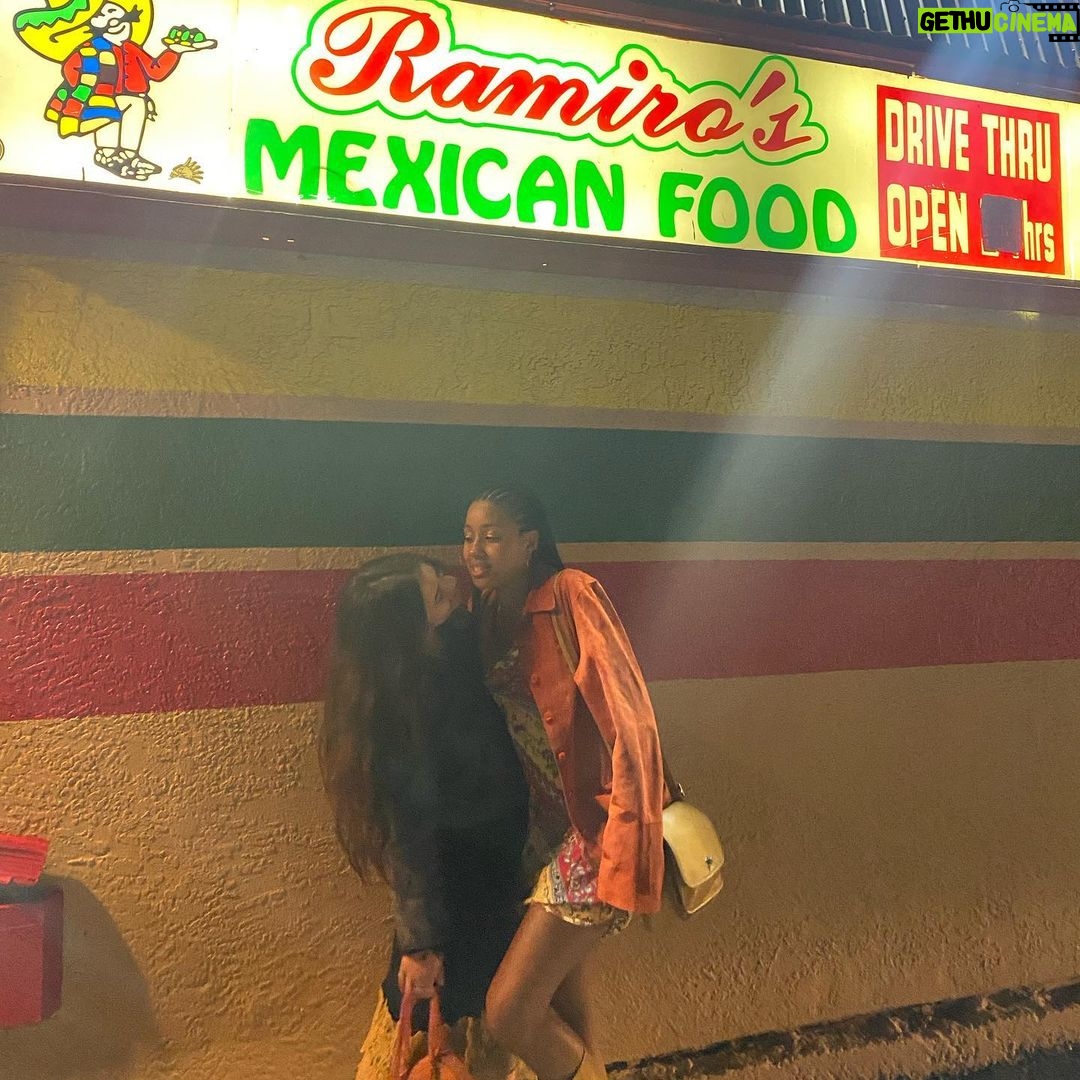 Alisha Boe Instagram - Missing la and grey sweatpants are HOT