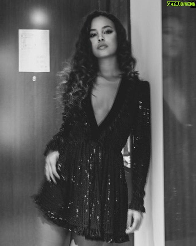 Alisha Boe - 311.9K Likes - Such a lovely night and a beautiful show by @ysl ❤️🔥
📸 - @pierarnophoto
Makeup by the amazing @harold_james
Hair by the wonderful @josephpujalte