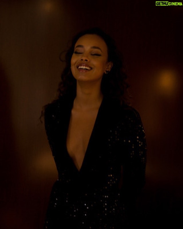 Alisha Boe - 311.9K Likes - Such a lovely night and a beautiful show by @ysl ❤️🔥
📸 - @pierarnophoto
Makeup by the amazing @harold_james
Hair by the wonderful @josephpujalte