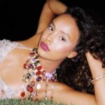 Alisha Boe Instagram - On film by @jonnybgreat Makeup: @ysabellesar Stylist: @alyssaon_ ❤️❤️