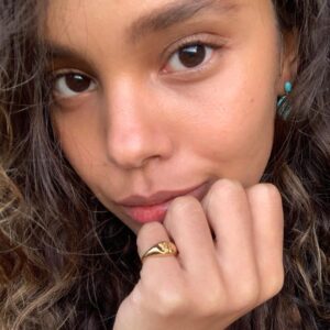 Alisha Boe Instagram - Always love a pop of color 💙 @mejuri 💙

#ad