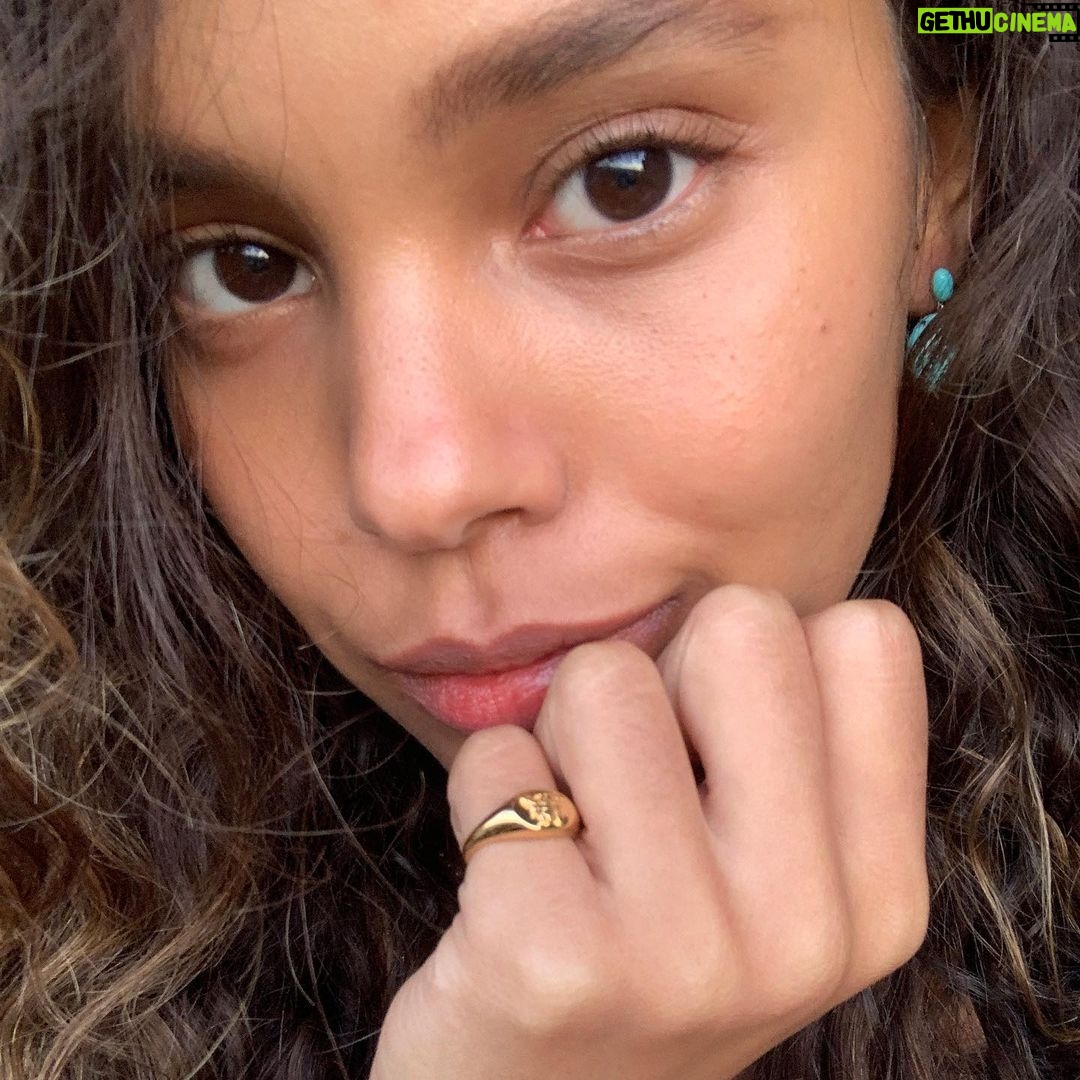 Alisha Boe - 466.2K Likes - Always love a pop of color 💙 @mejuri 💙
#ad