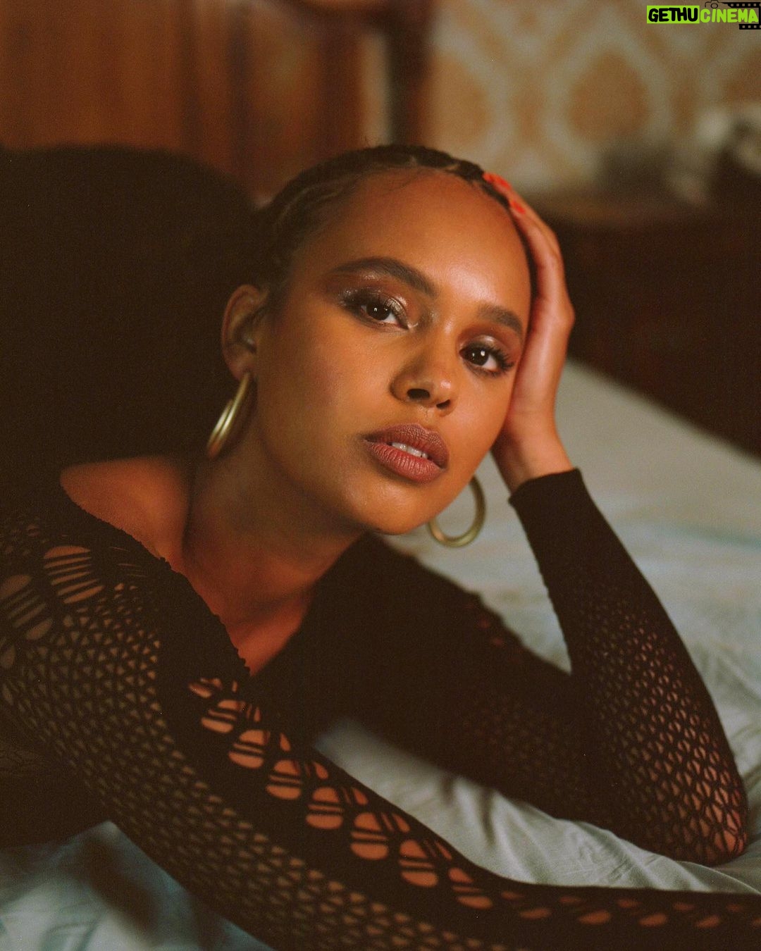 Alisha Boe Instagram - By @julietwolf 🧡 @gizzellelavelle @widnystudios @makeupbyamrita @trillaclaire
