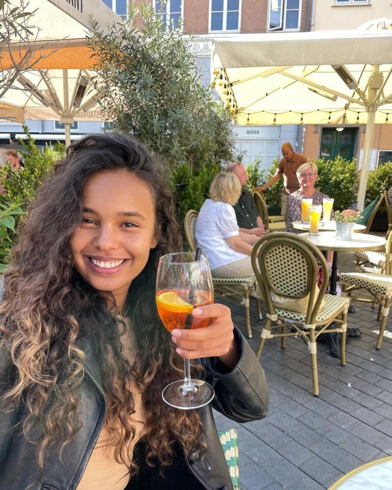 Alisha Boe Instagram - Me and my bff! 😮‍💨🥳 Copenhagen, Denmark
