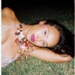 Alisha Boe Instagram - On film by @jonnybgreat Makeup: @ysabellesar Stylist: @alyssaon_ ❤️❤️
