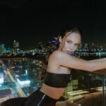 Alisha Boe Instagram - Blue bb 🩵 @pradabeauty #pradabeauty #pradabeautypartner Thank you for making me feel cuuuute @shaynagold @ikeyiap @itsamandalim Photos by my girl @japajew 🩵🩵🩵🩵