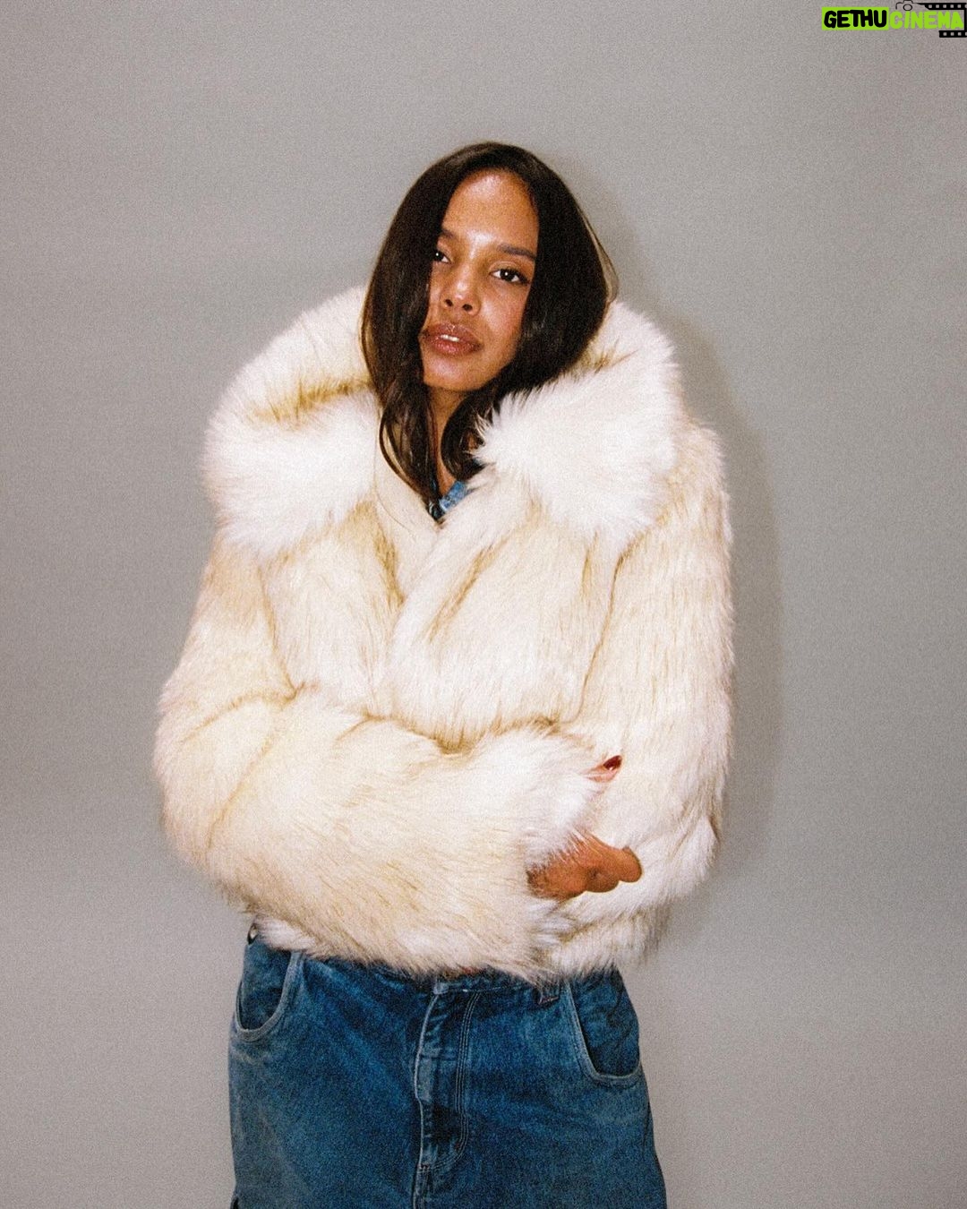 Alisha Boe Instagram - I love my community ♥️ Creative Direction and Photography by my sister @skyeeblu x @persona.theshop an LA based female owned store by @jasmineejuliee 💌 this one is for the girliessss💅🏽