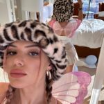 Alissa Violet Instagram – never forget that everyone is a princess👸💖 eeeiiee 🐬✨