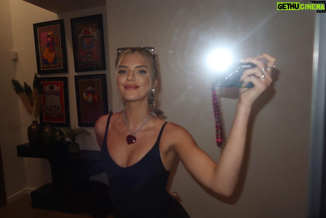 Alissa Violet Instagram - call me (9/16/22)