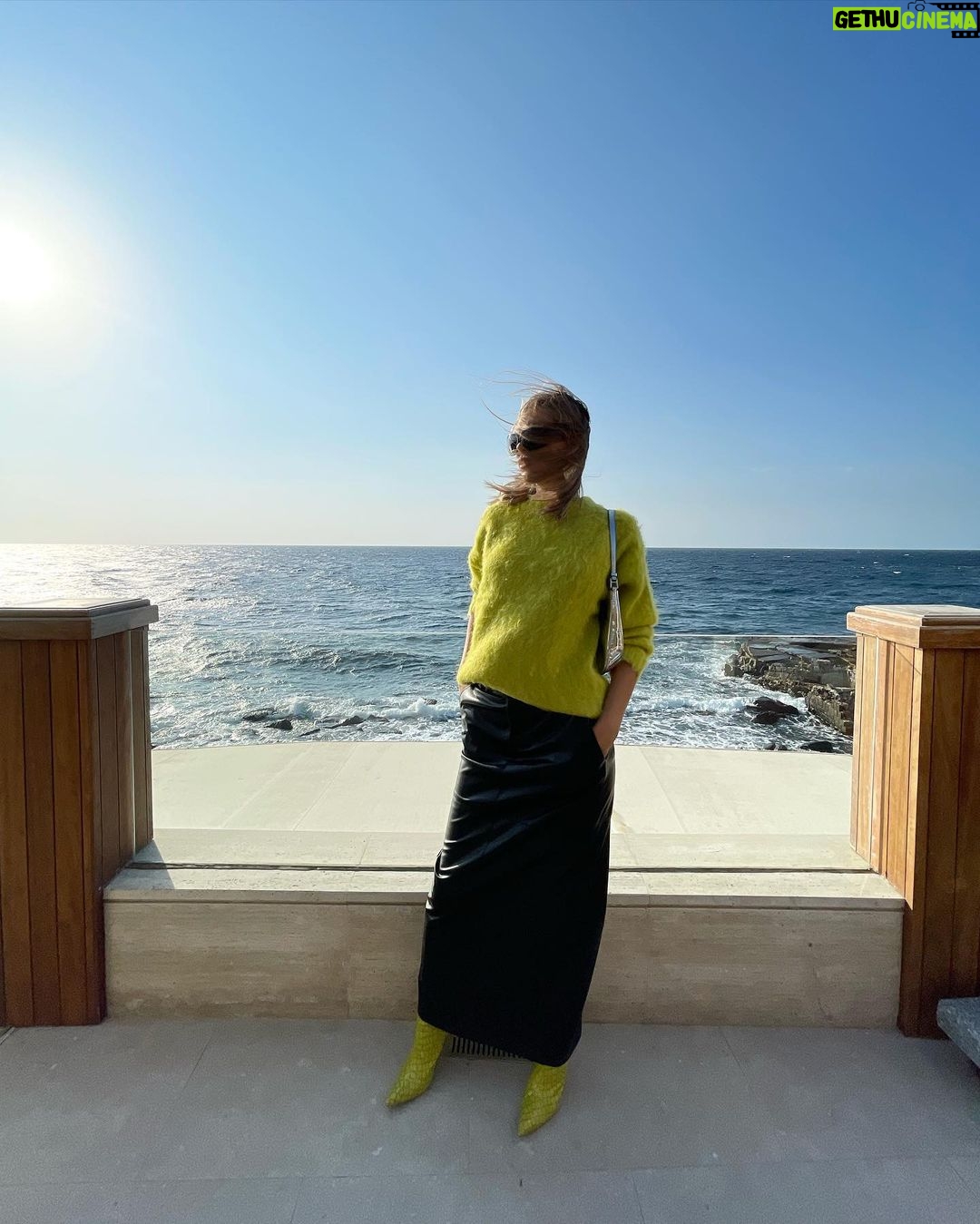 Alissa Violet Instagram - windy Jeddah, Saudi Arabia