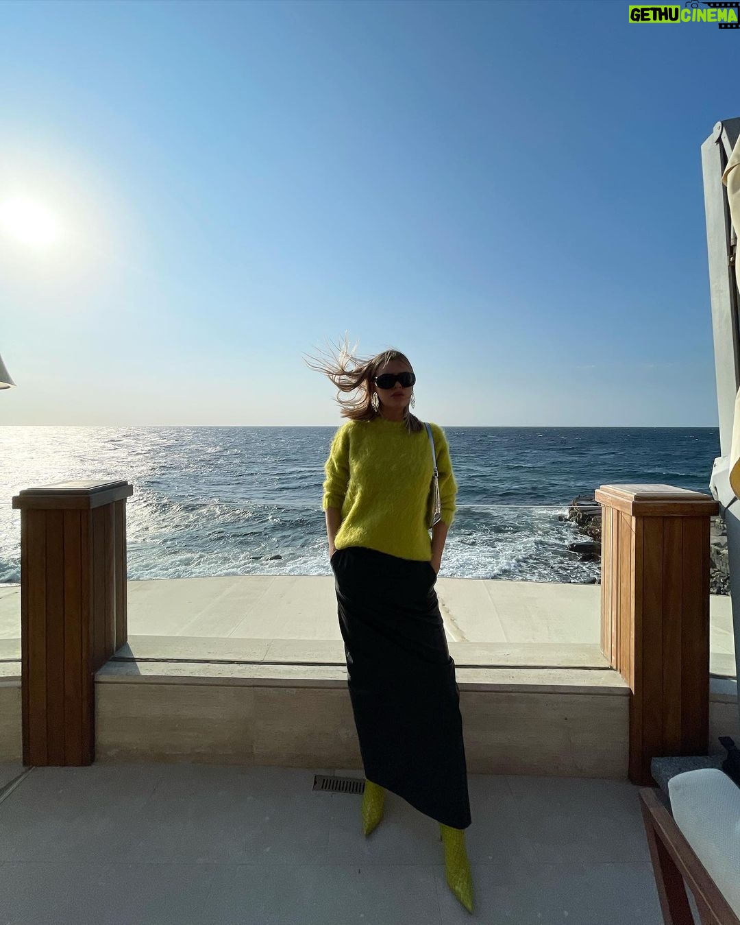 Alissa Violet Instagram - windy Jeddah, Saudi Arabia