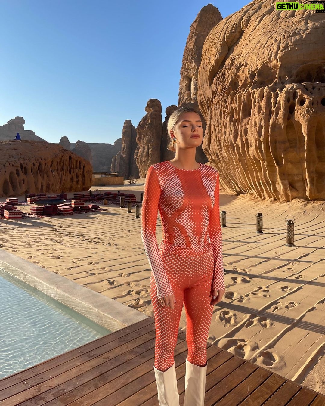Alissa Violet Instagram - i can confirm, there is indeed life on mars Habitas AlUla