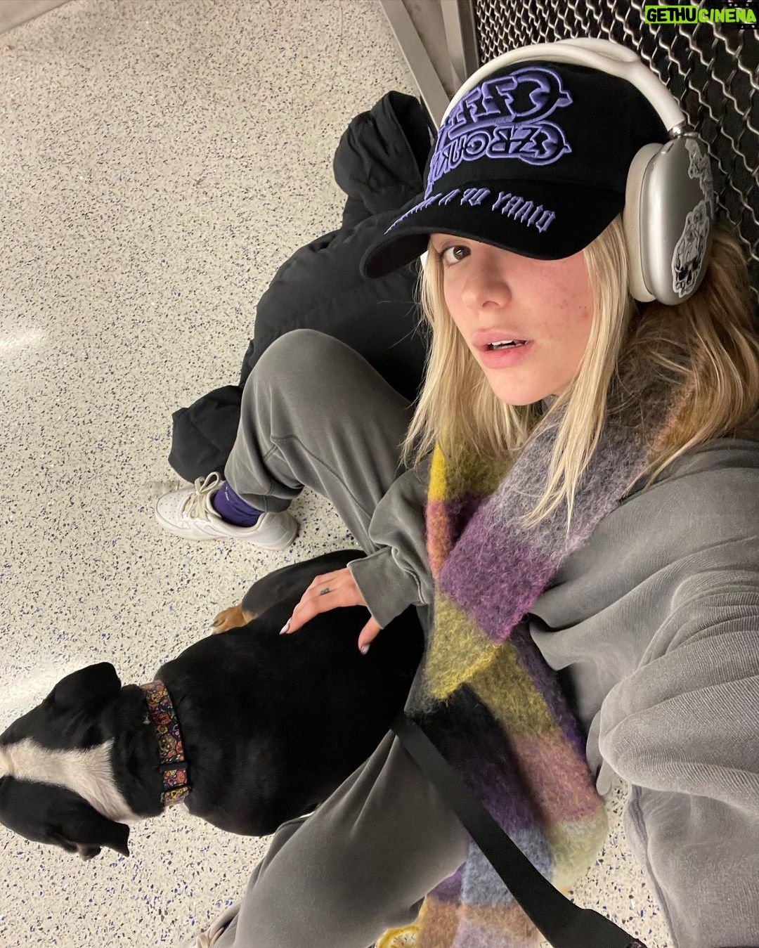 Alissa Violet Instagram - on behalf of me and london— merry christmas eve🤍🫶🏼 we’re snowed in but hoping for the next flight out, love you all haha the holidays are wild Minneapolis, Minnesota