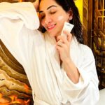 Alisshaa Ohri Instagram - Sundays call for a date with my skincare favourites. 💫⁣ ⁣ ⁣ ⁣ ⁣ ⁣ ⁣ ⁣ Products used: ⁣ @isclinical_india ⁣ @sulwhasoo.india ⁣ @crystaltomatoofficial ⁣ ⁣ ⁣ ⁣ ⁣ ⁣ ⁣ ⁣ #AlisshaaOhri #Actor #Bollywood #SkinCare #SelfLove