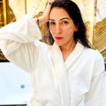 Alisshaa Ohri Instagram - Sundays call for a date with my skincare favourites. 💫⁣ ⁣ ⁣ ⁣ ⁣ ⁣ ⁣ ⁣ Products used: ⁣ @isclinical_india ⁣ @sulwhasoo.india ⁣ @crystaltomatoofficial ⁣ ⁣ ⁣ ⁣ ⁣ ⁣ ⁣ ⁣ #AlisshaaOhri #Actor #Bollywood #SkinCare #SelfLove