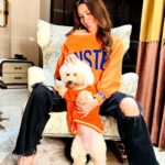 Alisshaa Ohri Instagram - just a mommy- son duo twinning! 🧡🐶⁣ ⁣ ⁣ ⁣ ⁣ ⁣ ⁣ ⁣ ⁣ ⁣ #AlisshaaOhri #Actor #Bollywood #Actress #DogLover #PetParentLife #FurBabyLove