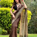Alisshaa Ohri Instagram - Currently obsessing over cotton sarees 🥻🤍⁣ ⁣ ⁣ ⁣ ⁣ ⁣ ⁣ ⁣ ⁣ ⁣ #AlisshaaOhri #Actor #Bollywood #Saree #CottonSaree #Fashion #Traditional