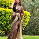 Alisshaa Ohri Instagram - Currently obsessing over cotton sarees 🥻🤍⁣ ⁣ ⁣ ⁣ ⁣ ⁣ ⁣ ⁣ ⁣ ⁣ #AlisshaaOhri #Actor #Bollywood #Saree #CottonSaree #Fashion #Traditional