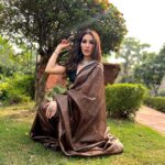 Alisshaa Ohri Instagram - Currently obsessing over cotton sarees 🥻🤍⁣ ⁣ ⁣ ⁣ ⁣ ⁣ ⁣ ⁣ ⁣ ⁣ #AlisshaaOhri #Actor #Bollywood #Saree #CottonSaree #Fashion #Traditional