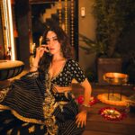 Alisshaa Ohri Instagram - Glowing with the diyas 🪔💫⁣ ⁣ ⁣ ⁣ ⁣ ⁣ Outfit: @shopmulmul⁣ ⁣ ⁣ ⁣ ⁣ ⁣ ⁣ #AlisshaaOhri #Actor #HappyDiwali #DiwaliCelebration #Diwali2023 #FestivalOfLights