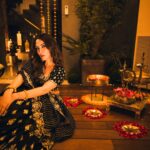 Alisshaa Ohri Instagram - Glowing with the diyas 🪔💫⁣ ⁣ ⁣ ⁣ ⁣ ⁣ Outfit: @shopmulmul⁣ ⁣ ⁣ ⁣ ⁣ ⁣ ⁣ #AlisshaaOhri #Actor #HappyDiwali #DiwaliCelebration #Diwali2023 #FestivalOfLights
